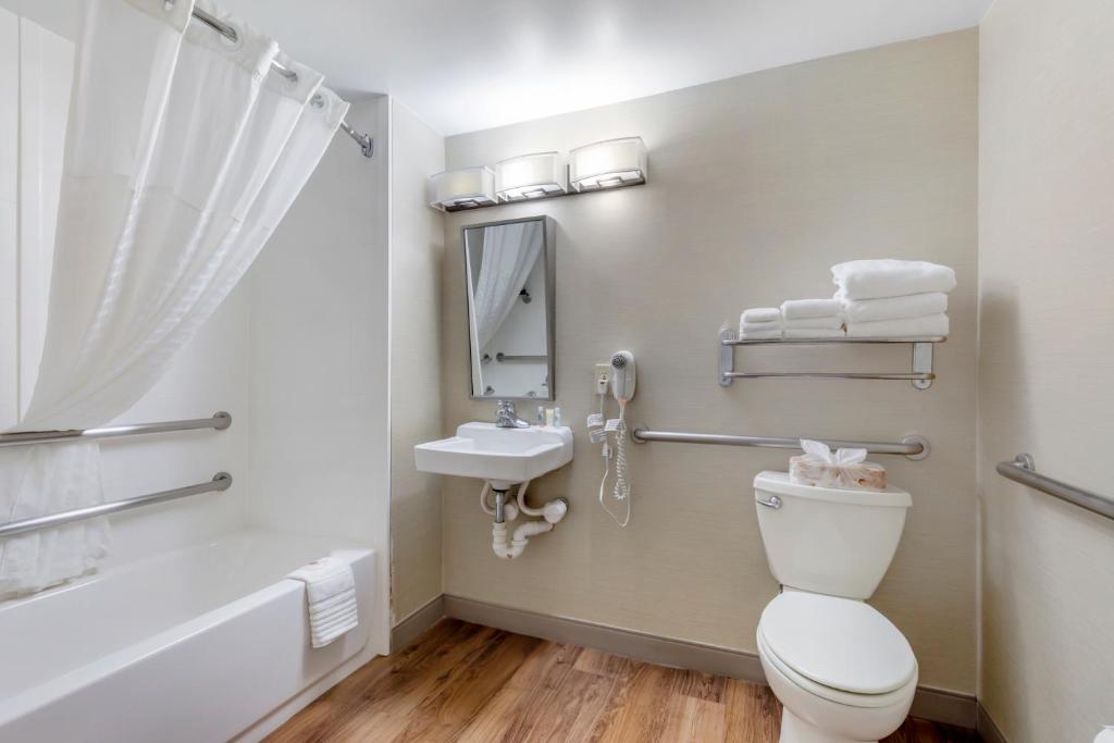 Double Room with Two Double Beds – AccessibleNon-Smoking