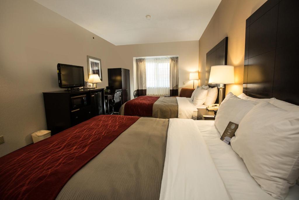 Queen Room with Two Queen Beds – Non-Smoking