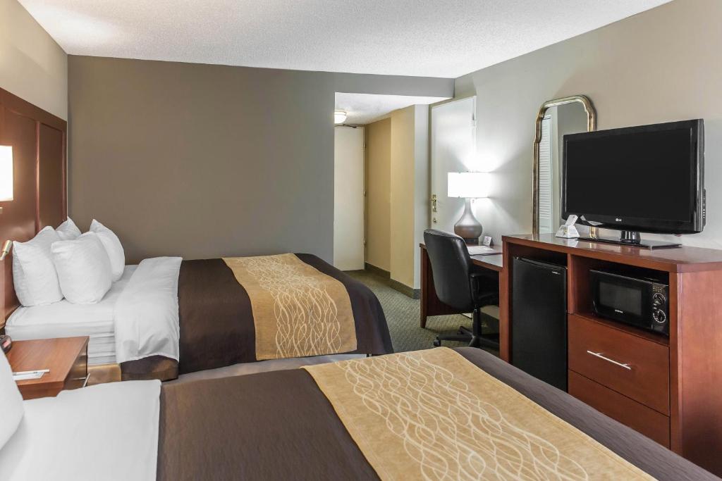 Queen Room with Two Queen Beds – Non-Smoking