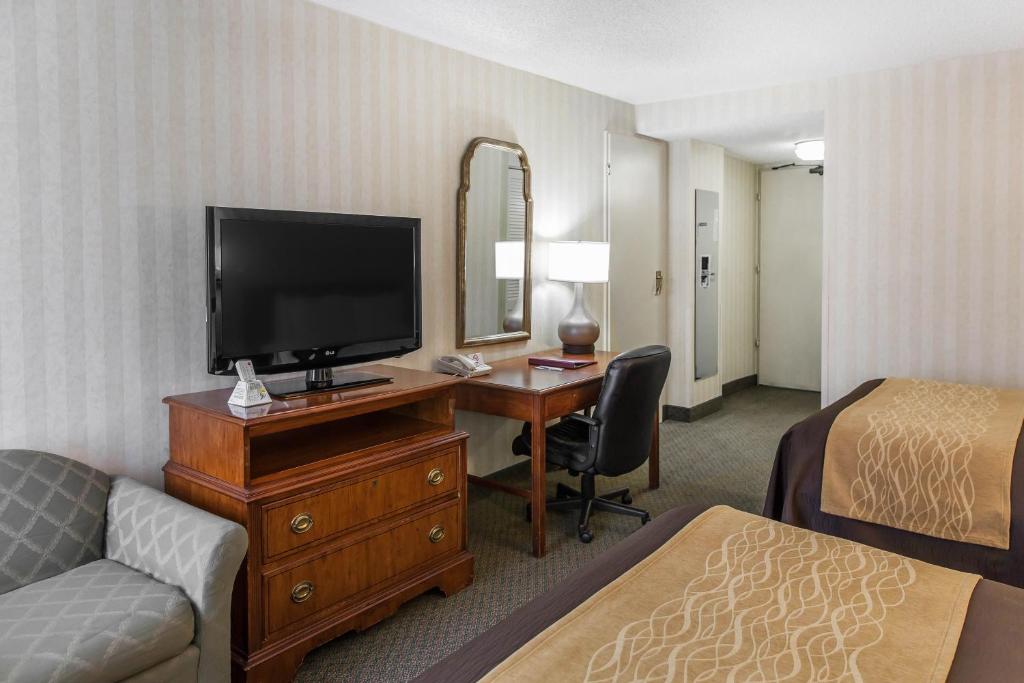 Queen Room with Two Queen Beds – Non-Smoking