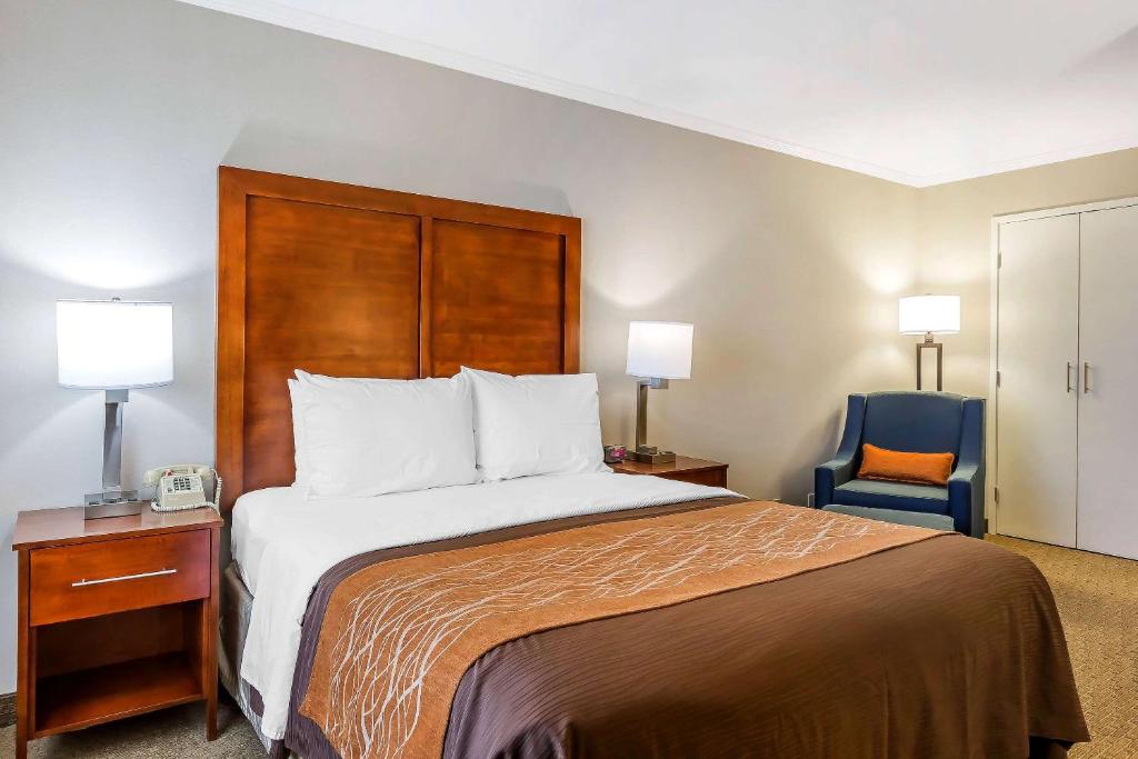 Standard one Queen Bed – Non-Smoking