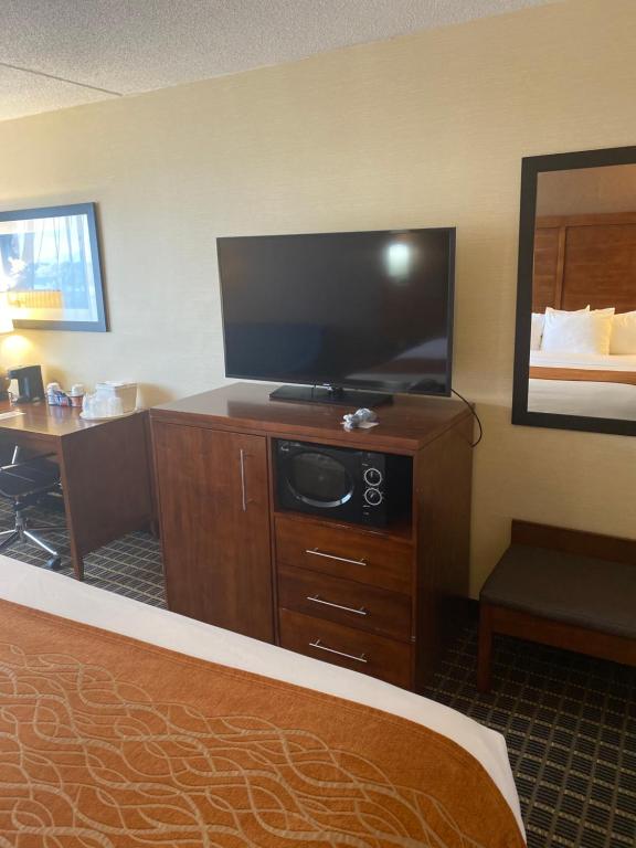 Queen Room with Two Queen Beds – Non-Smoking