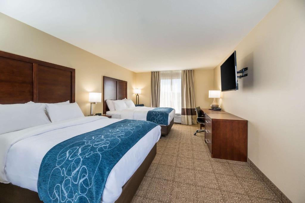 Queen Room with Two Queen Beds – Non-Smoking