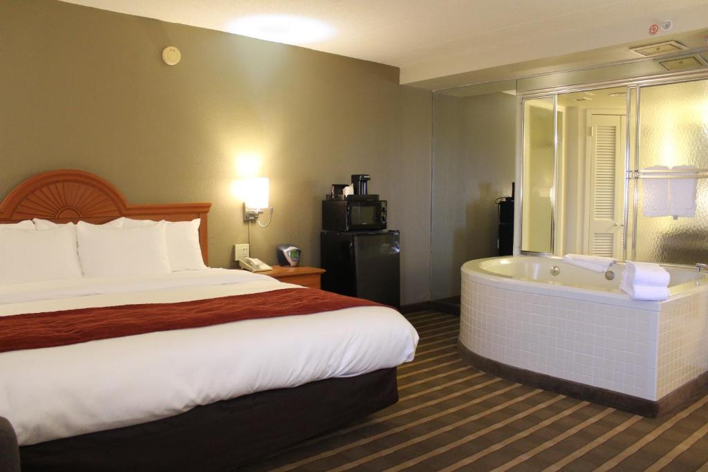 King Suite with Whirlpool – Non-Smoking