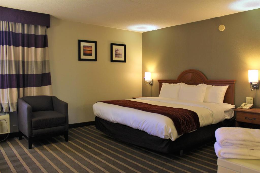 King Suite with Whirlpool – Non-Smoking