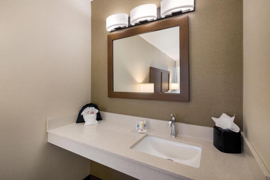 Double Room with Two Double Beds – Non-Smoking