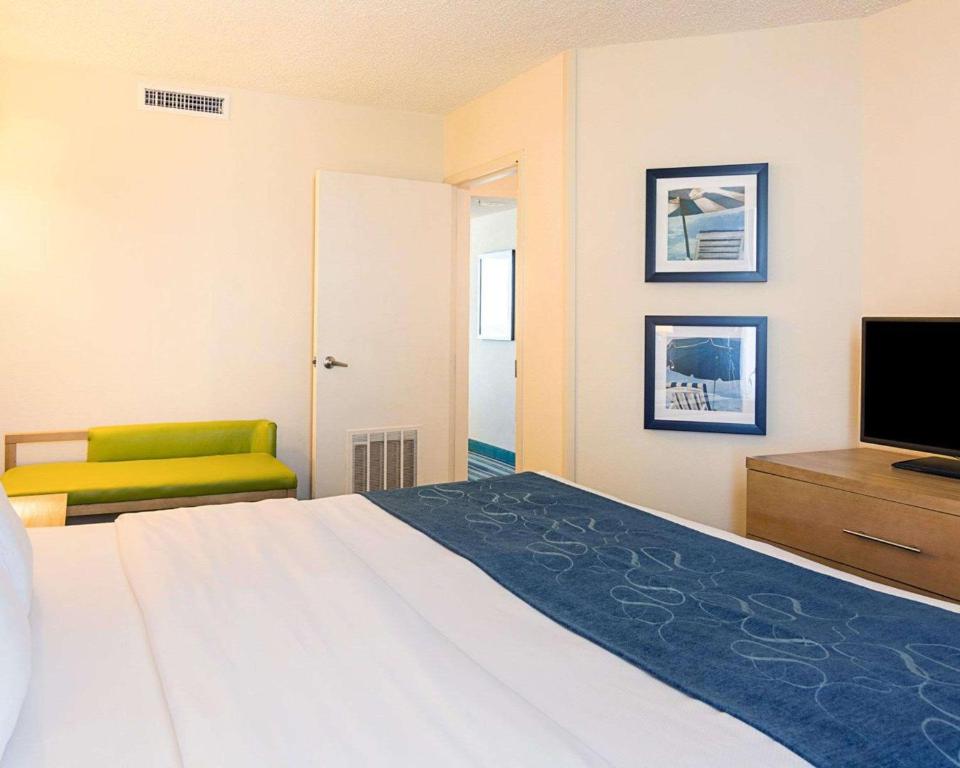 King Suite – Non-Smoking