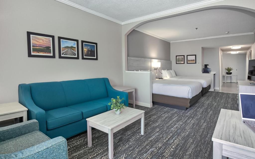 Direct Bayfront Double Queen Suite