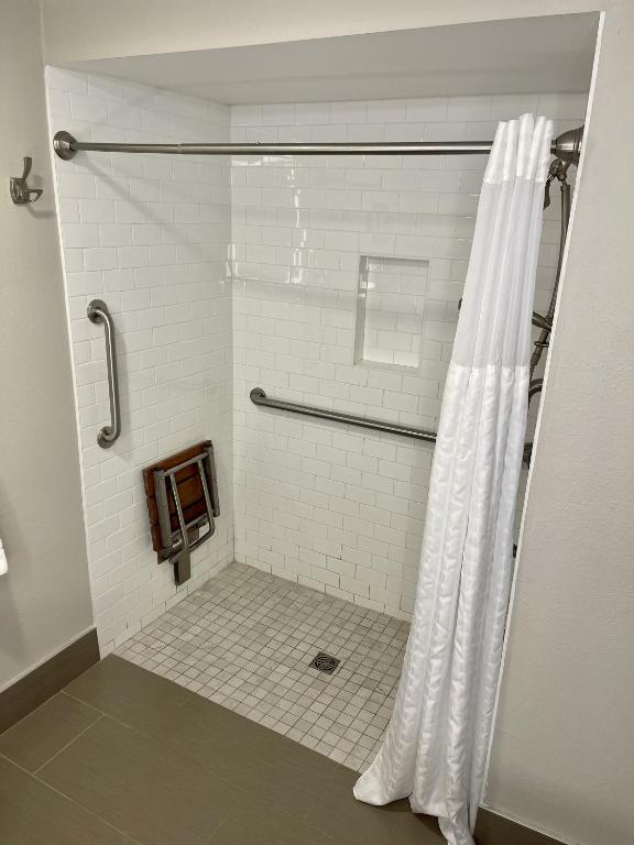 King Suite – AccessibleNon-Smoking