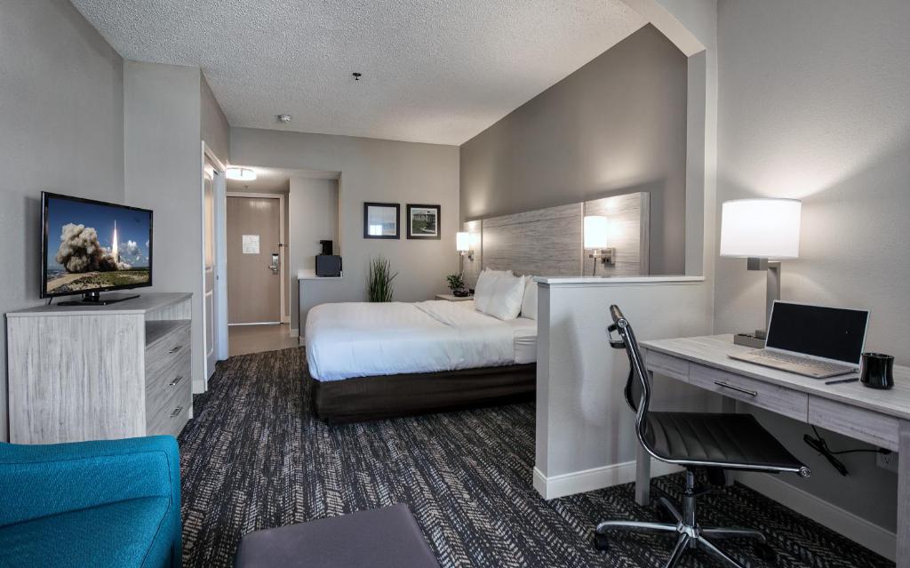 King Suite – Non-Smoking