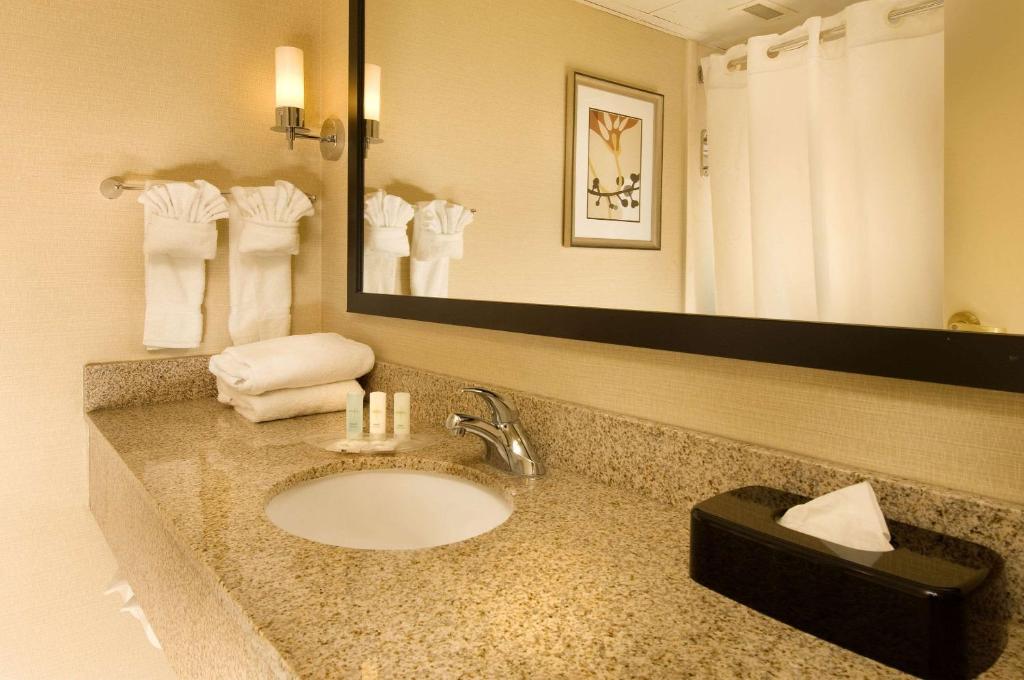 Standard Queen Suite with Two Queen Beds – Non-Smoking