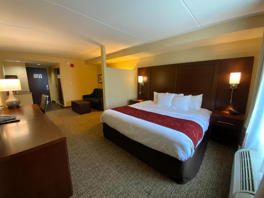 King Suite – Non-Smoking