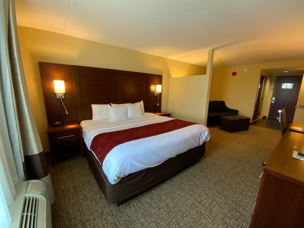 King Suite – Non-Smoking