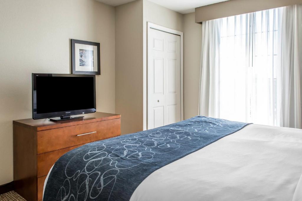 One-Bedroom King Suite – Disability Access