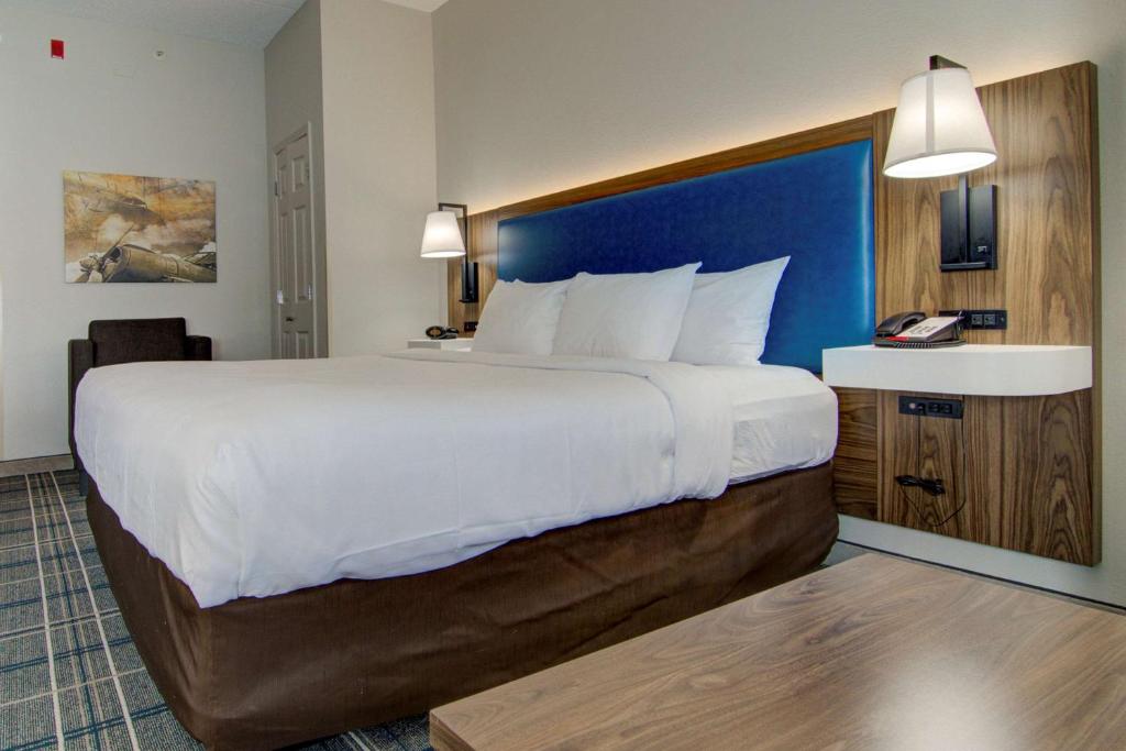 King Suite with Sofa-Bed