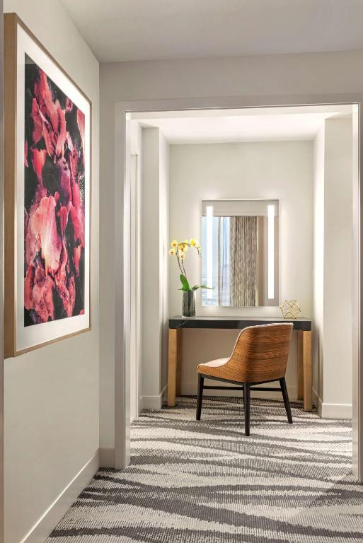 One-Bedroom King Suite with Strip View