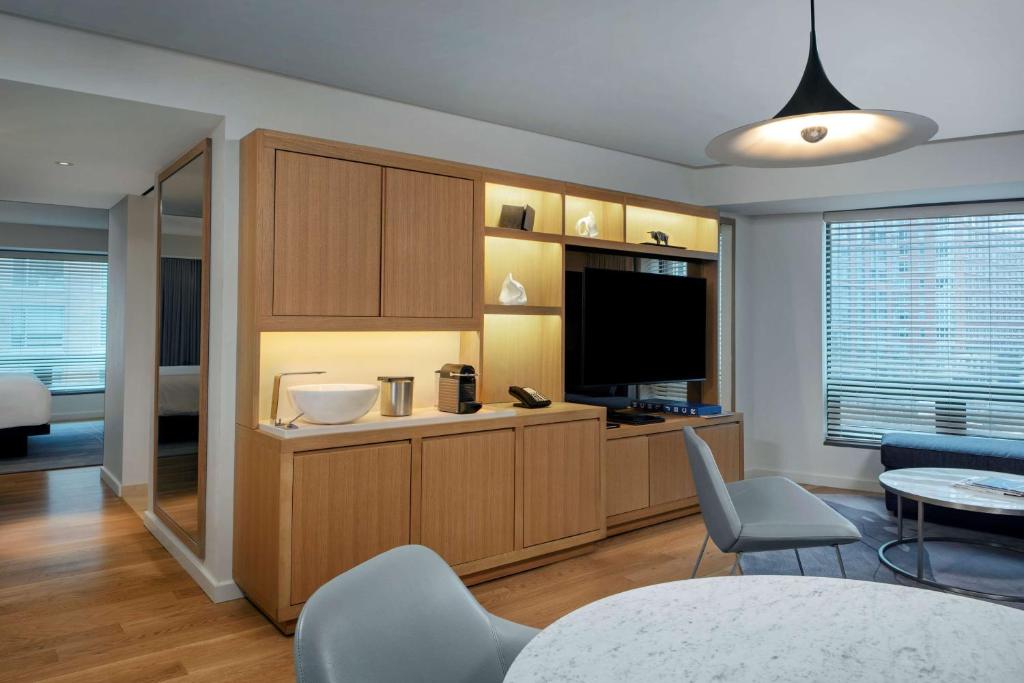 Luxury Corner King Suite with Sofa Bed