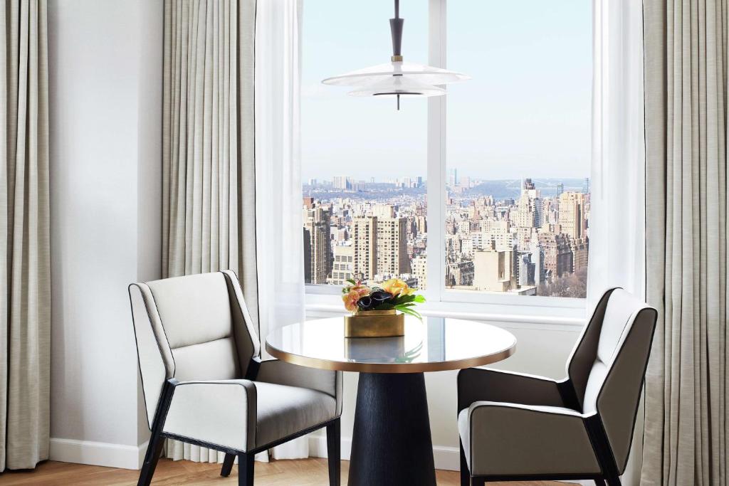 One-Bedroom King Suite with Park View