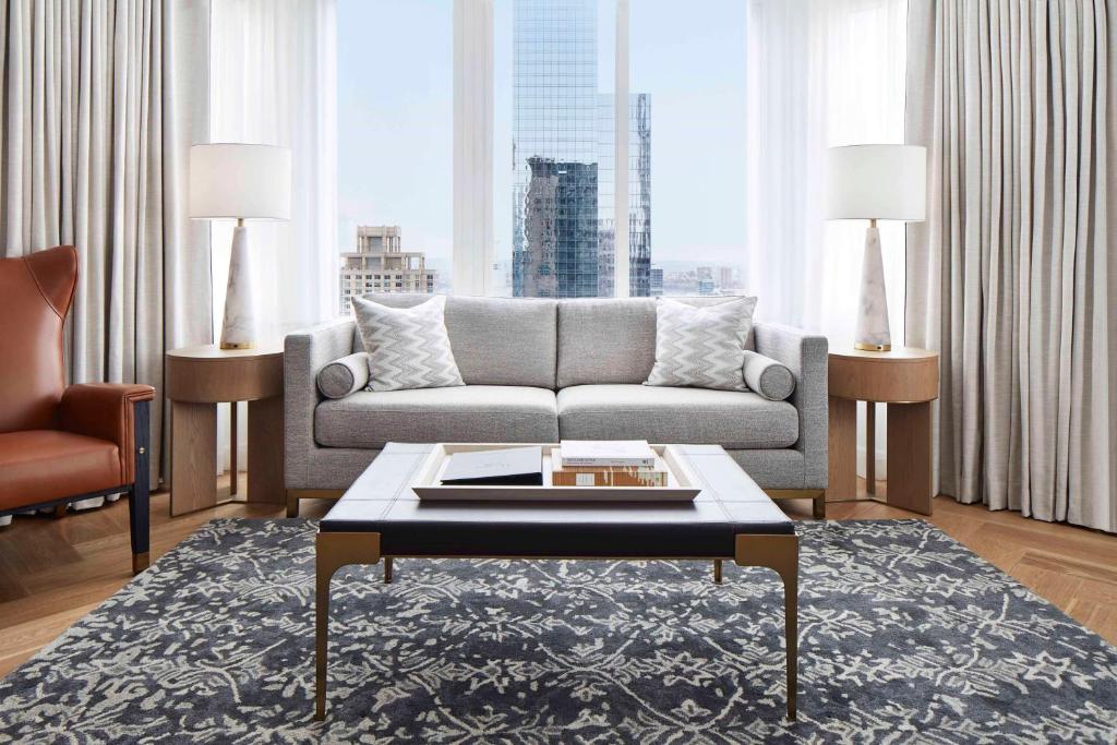 One-Bedroom King Suite with Park View