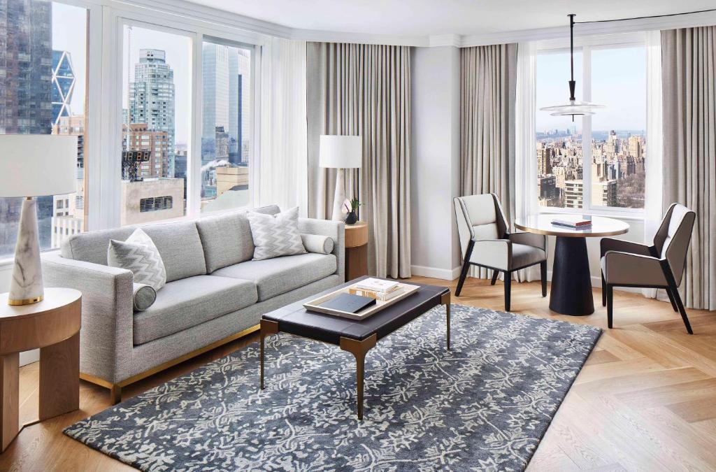 One-Bedroom King Suite with Park View