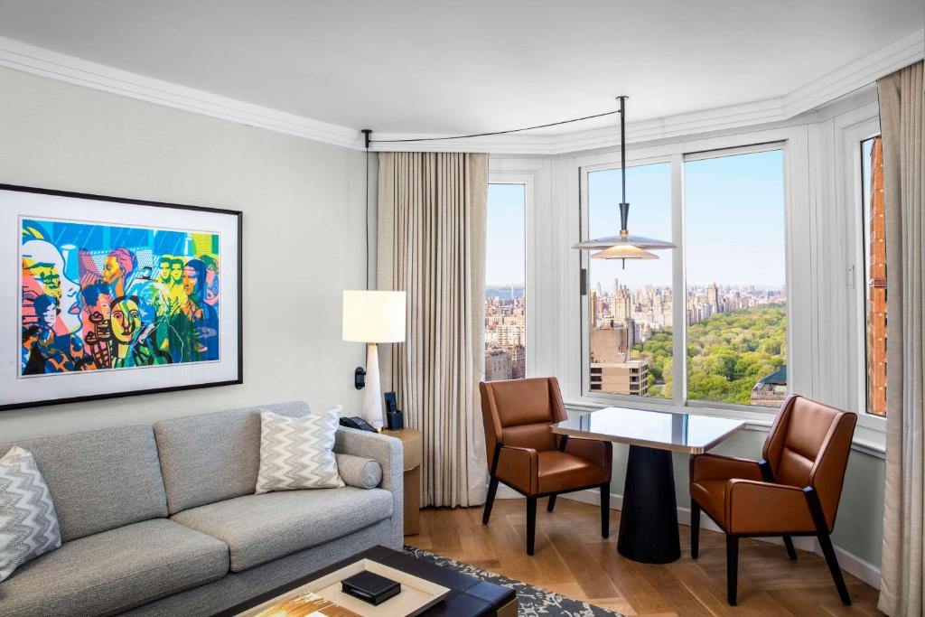 One-Bedroom King Suite with Park View