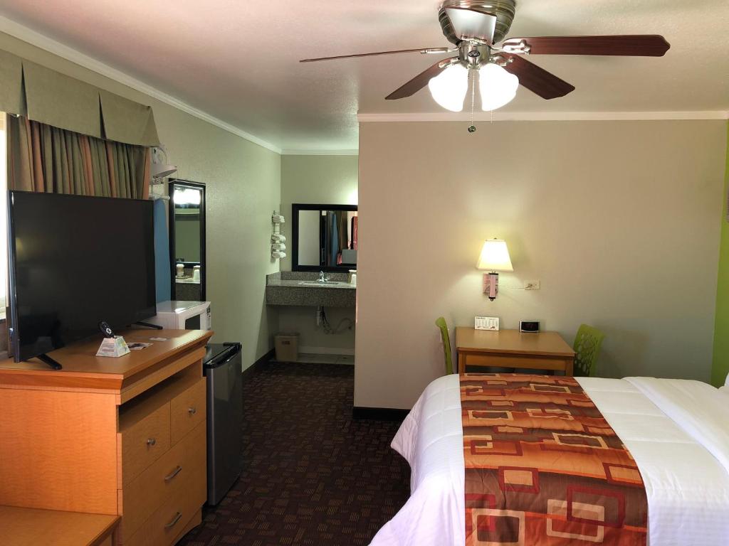 Double Room with Two Double Beds – Non-Smoking