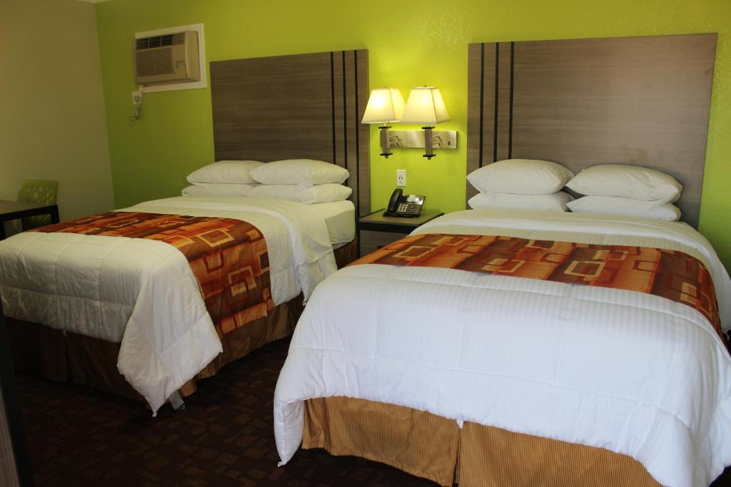 Double Room with Two Double Beds – Non-Smoking