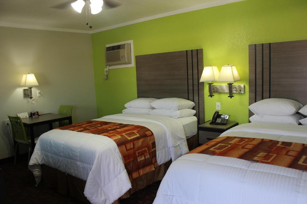 Double Room with Two Double Beds – Non-Smoking