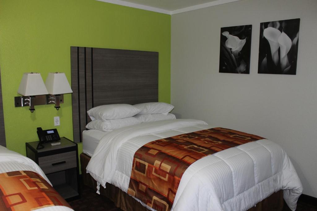 Double Room with Two Double Beds – Non-Smoking