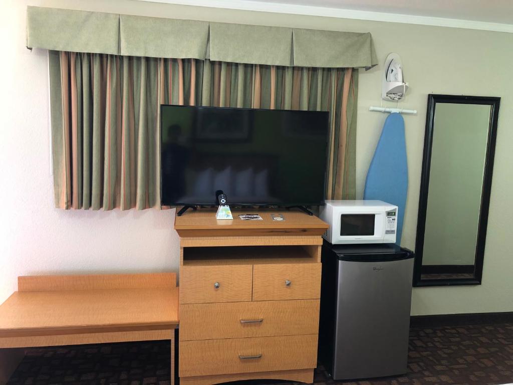 Double Room with Two Double Beds – Non-Smoking