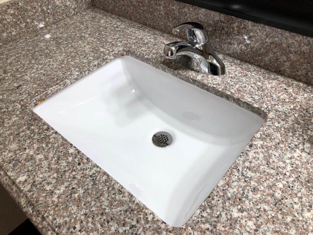 Standard Queen Room – Non-Smoking