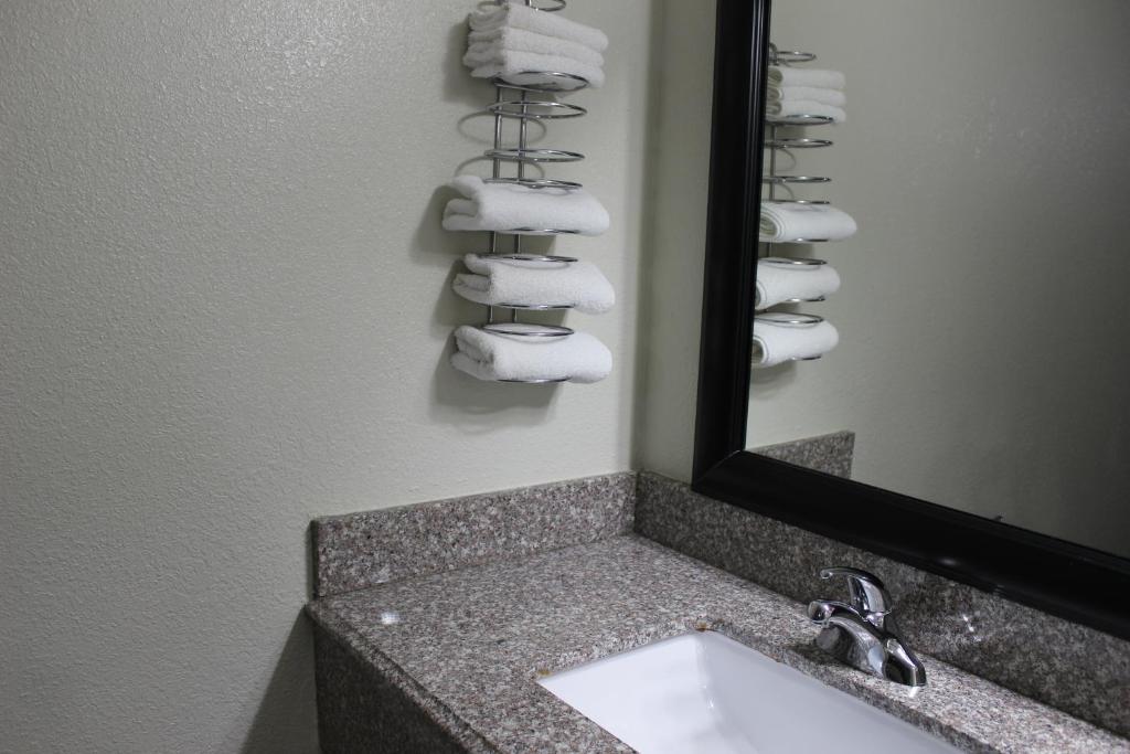 Standard Queen Room – Non-Smoking