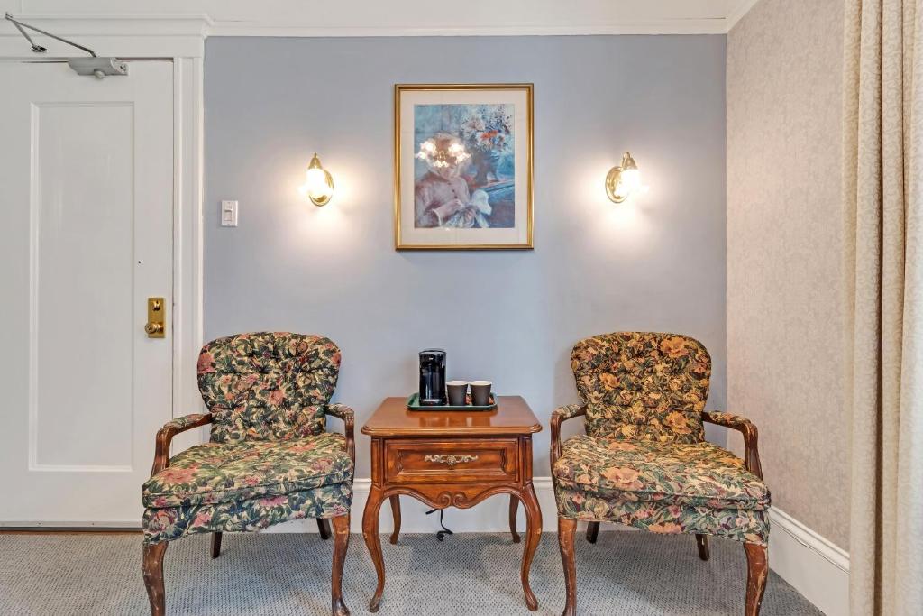 Junior Suite with private bathroom