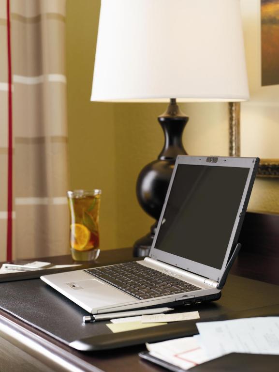 King Room with Roll In Shower – Disability AccessNon-Smoking