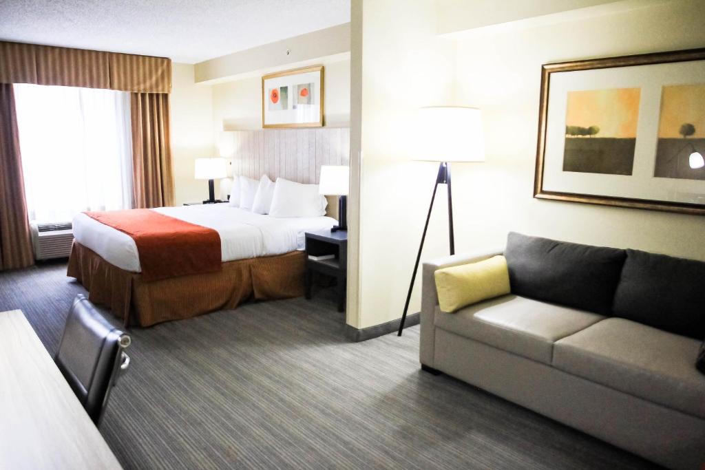 King Suite – Non-Smoking