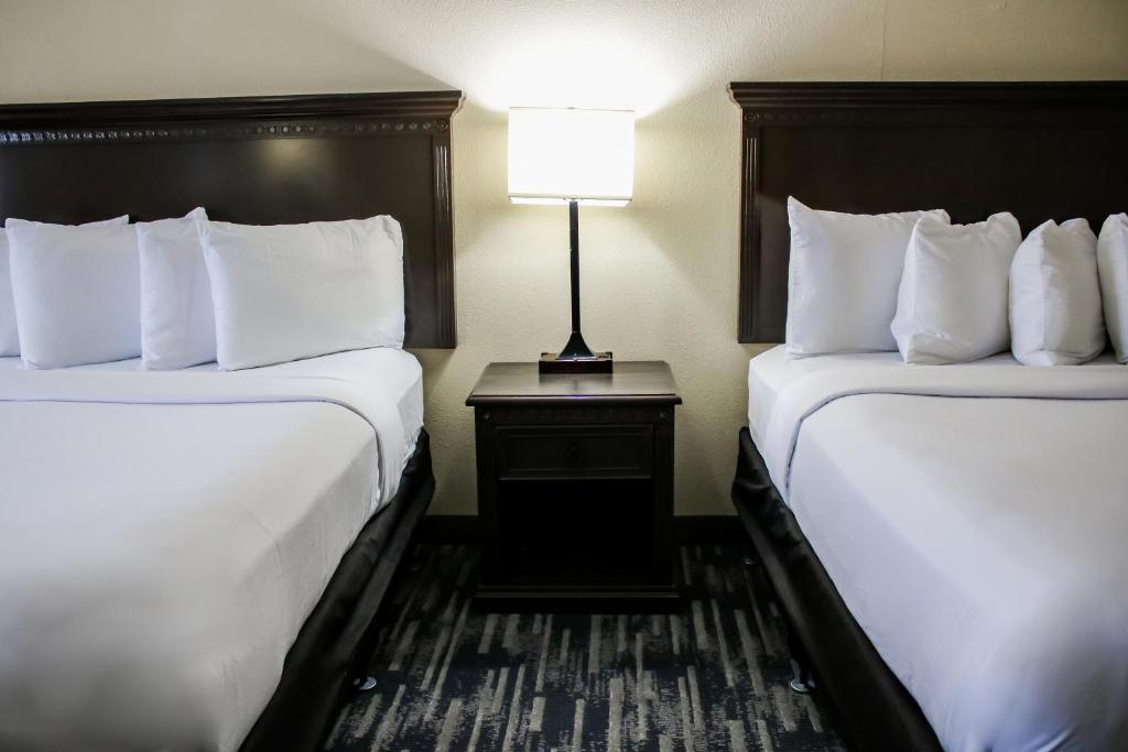 Queen Room with Two Queen Beds – Disability AccessNon-Smoking