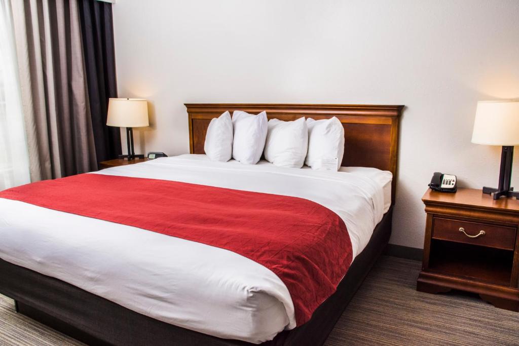 One-Bedroom King Suite – Non-Smoking