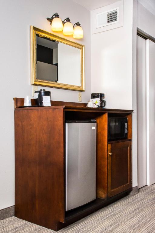 One-Bedroom King Suite – Non-Smoking