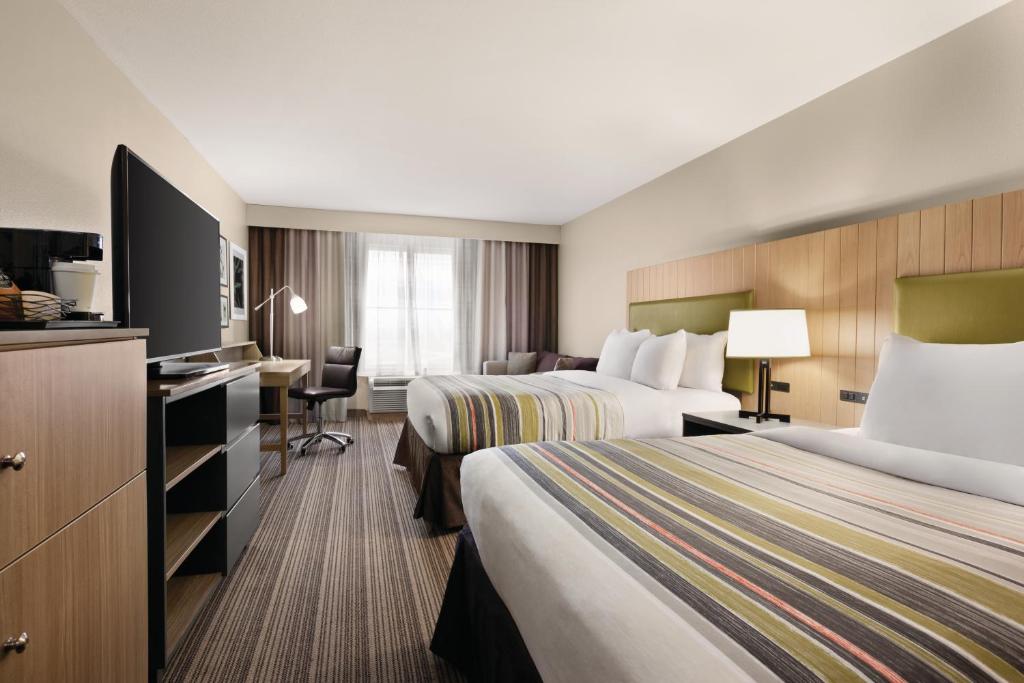 Guest Room with Two Queen Beds – Non-Smoking