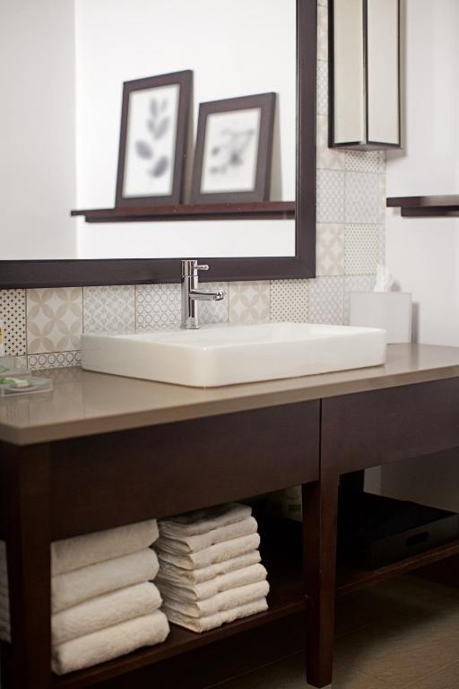 Guest Room with Two Queen Beds – Non-Smoking