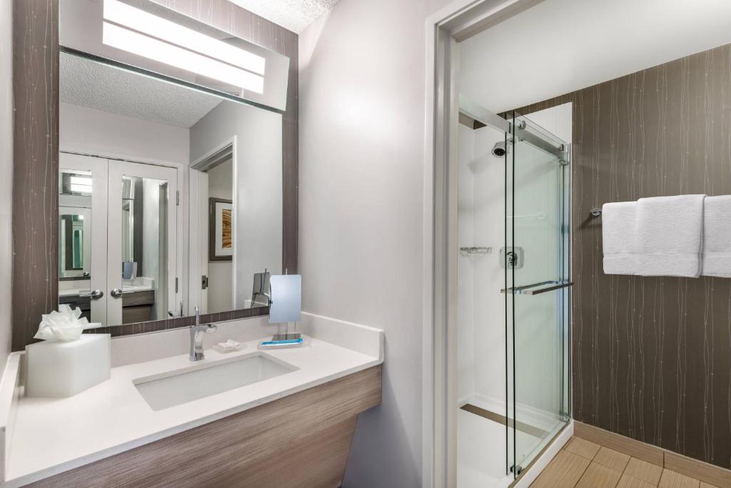 King Room with Sofa Bed and Balcony