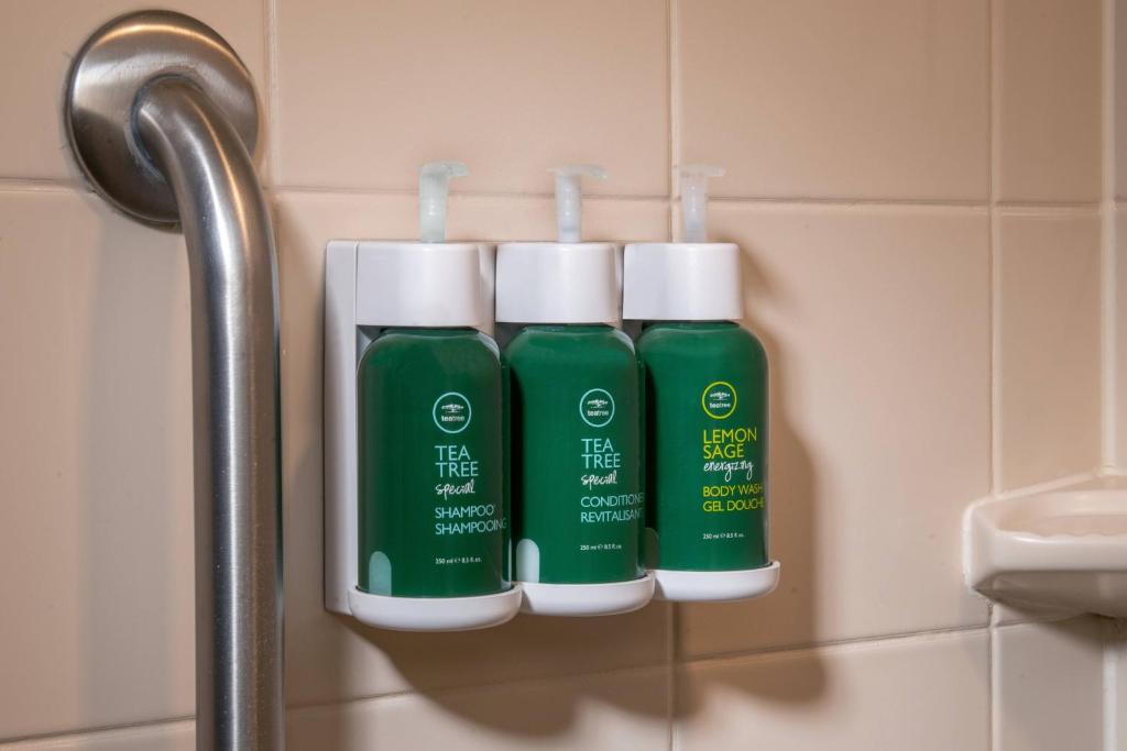 Queen Room with Two Queen Beds – Hearing Accessible