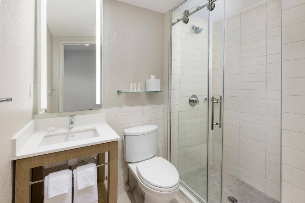 Guest room 1 King City view