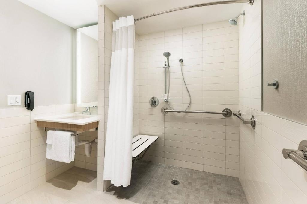 Guest room 1 King City view