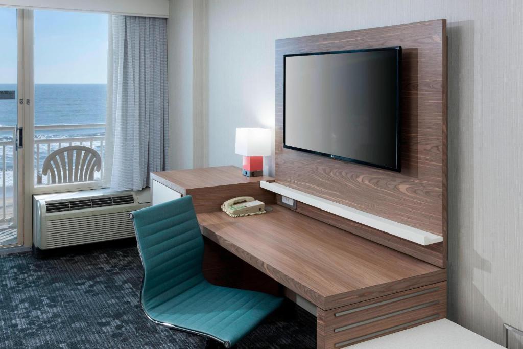 One-Bedroom King Suite – Oceanfront