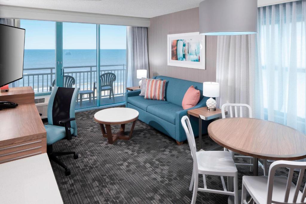 King Suite with Sofa Bed – Oceanfront