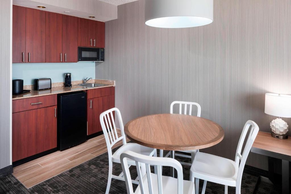 King Suite with Sofa Bed – Oceanfront