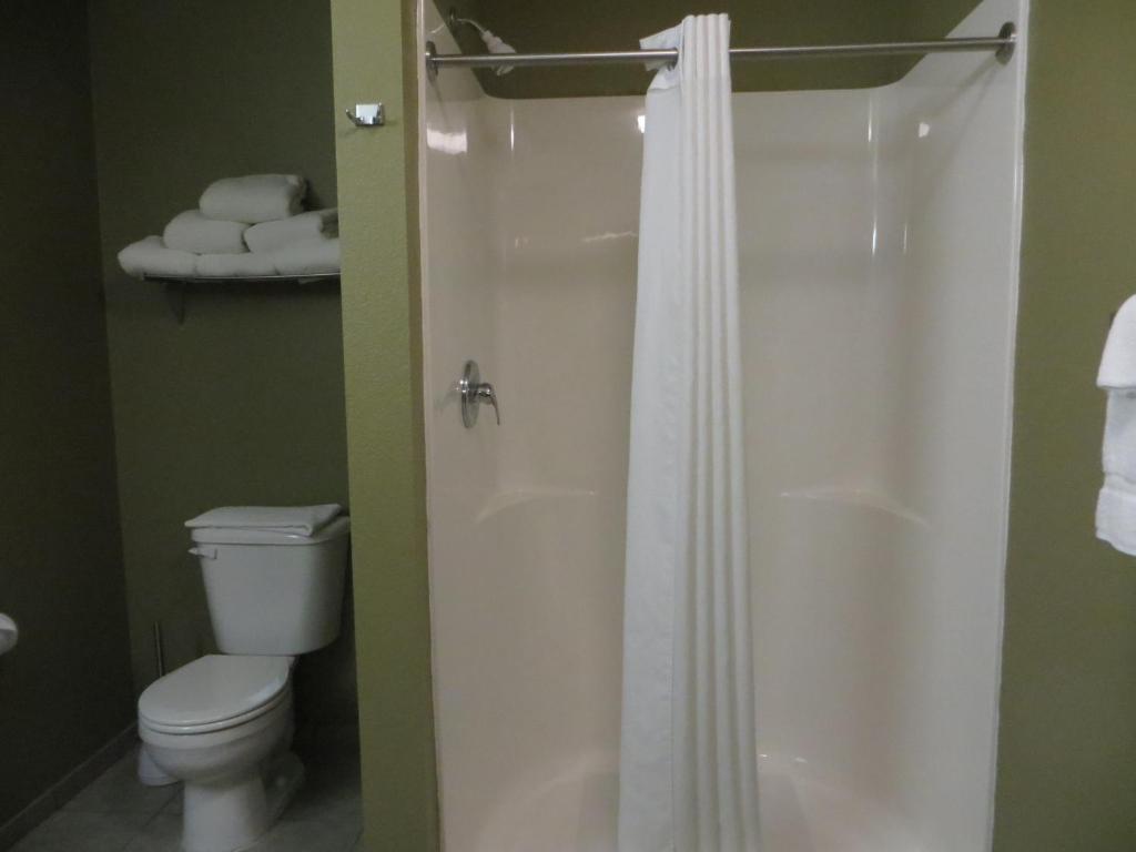 Queen Room with Two Queen Beds – No Elevator Access