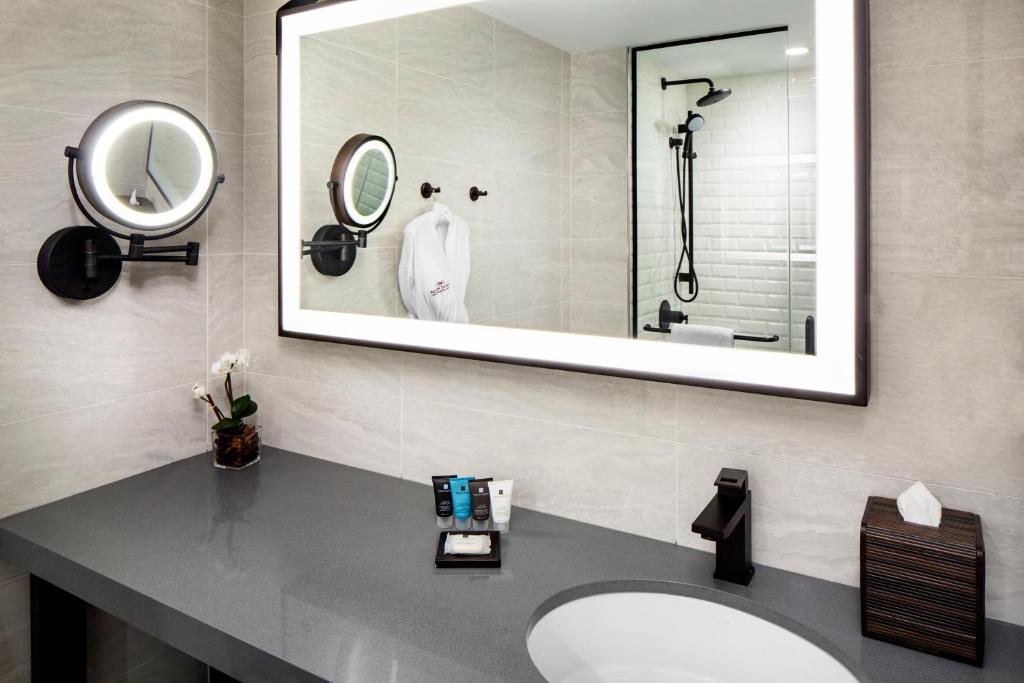 Executive Suite – Non-Smoking