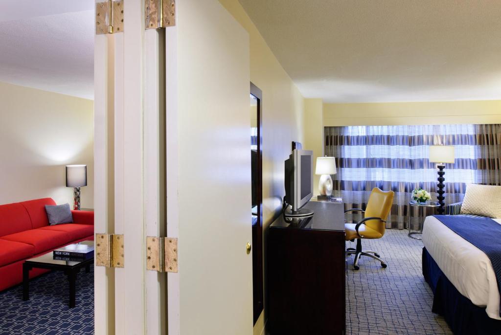 Junior King Suite – Non-Smoking